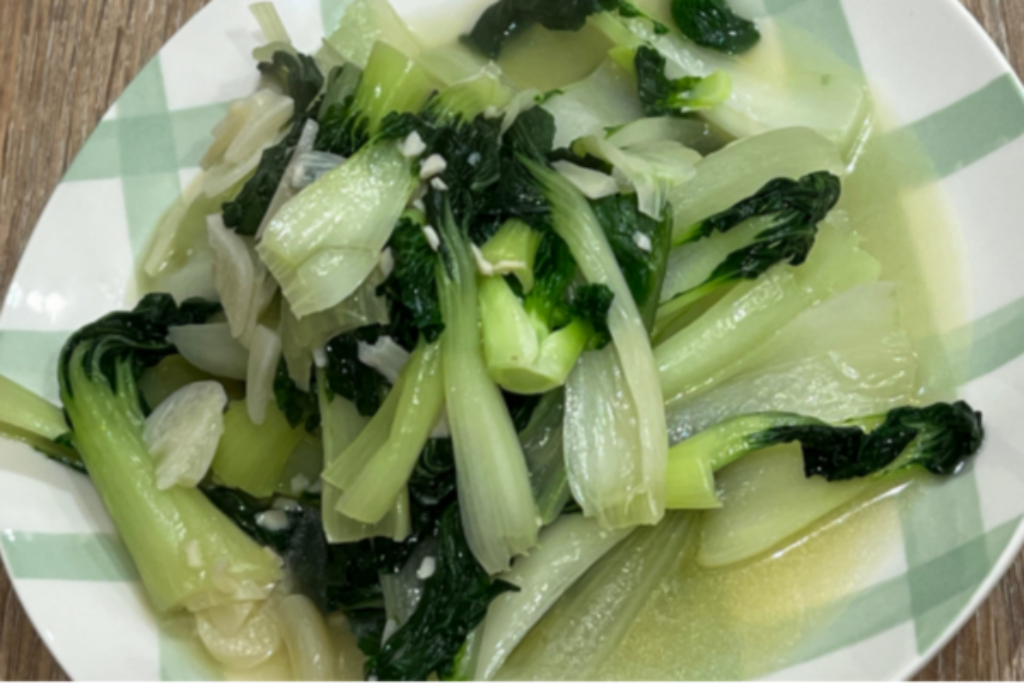 Sautéed Pak Choi With Garlic Slices