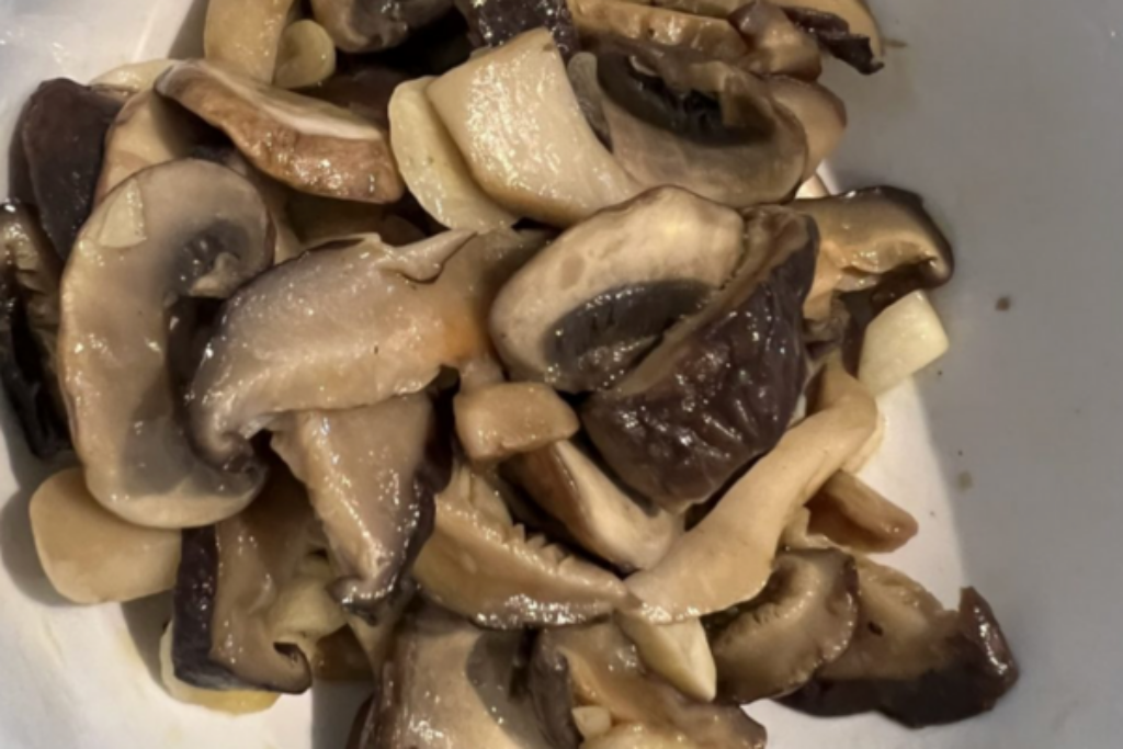 Sautéed Mushrooms With Garlic