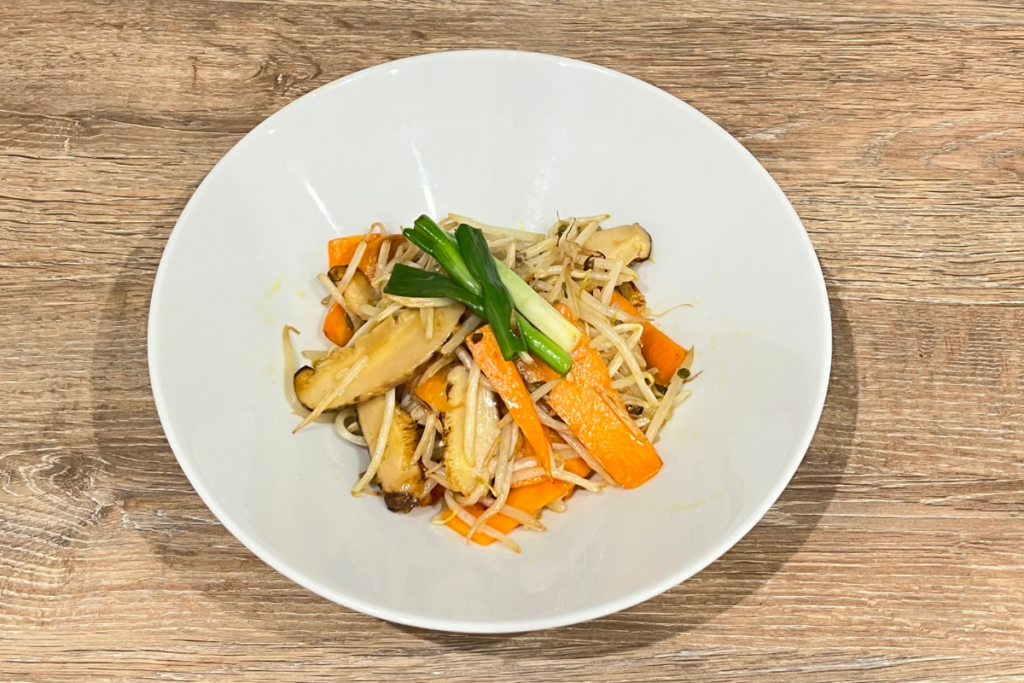 Stir-Fried Bean Sprouts with Shiitake Mushrooms